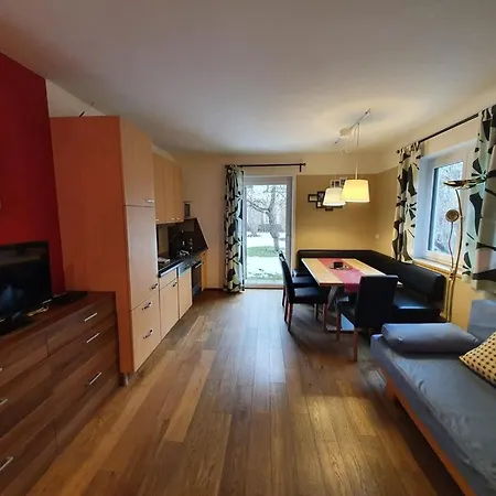 Robin Apartment
